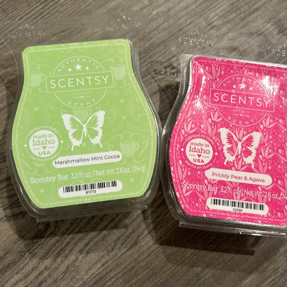 Scentsy wax bars Brand New
Marshmallow Mint Cocoa and Prickly Pear and Agave